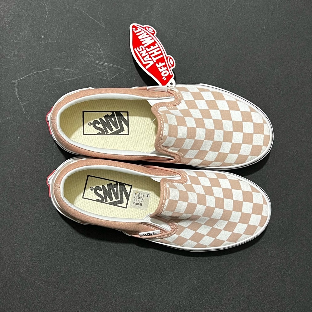 Size 5W / 3.5M checkered slip on vans
